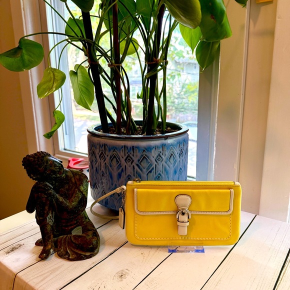 COACH | Vintage Yellow Wristlet, White Leather Trim and Hangtag - Picture 1 of 12